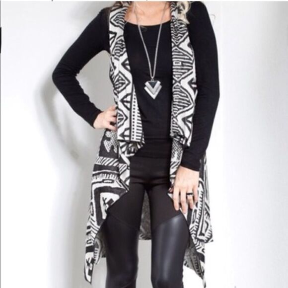 Forever 21 Gray & Black Aztec Tribal Print Sleeveless Cardigan One Size - Picture 9 of 9